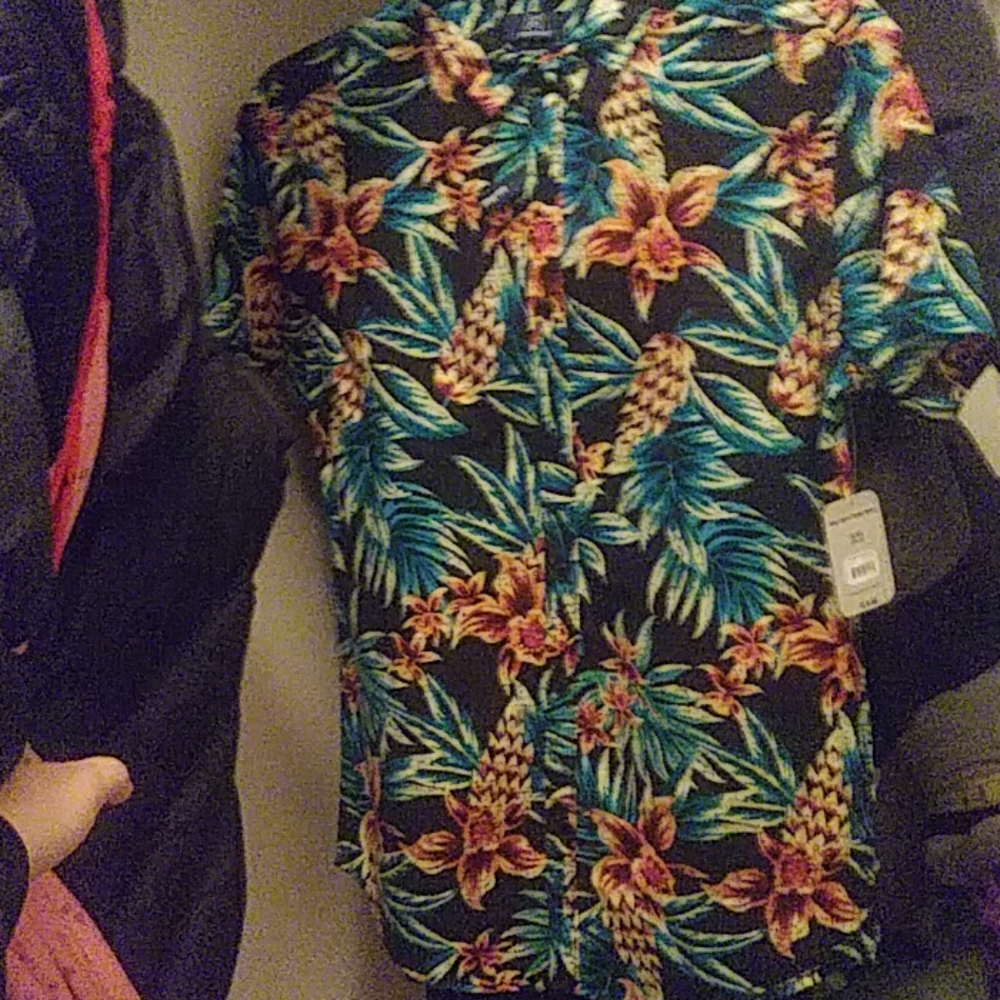 A nice summer shirt . new with tags